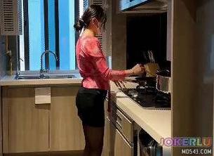  黑丝母狗卡洗衣机玩弄风骚肥臀后妈疯狂抽插 果儿