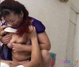  城区外小按摩房泄火丰腴成熟阿姨丰乳肥臀性经验丰富先吹再搞爆操阿姨饥渴呻吟说宝贝快点给我 天生爱风流